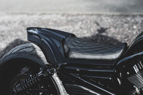 Seat "Fine Diamond" For V-Rod "Snake" Rear Fender